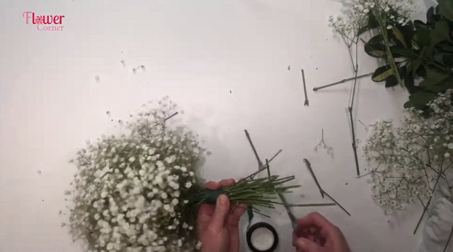 cách làm bó hoa cưới cầm tay bằng hoa baby